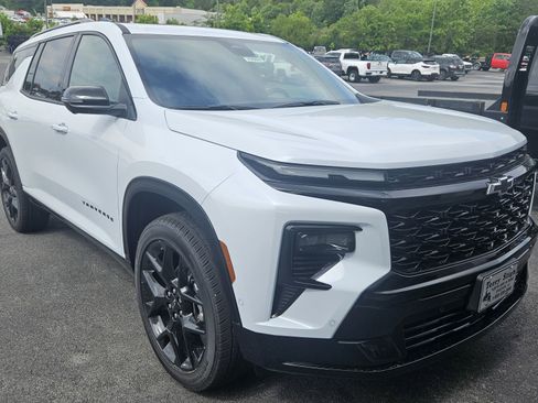 New 2026 Chevrolet Traverse RS FWD image 2