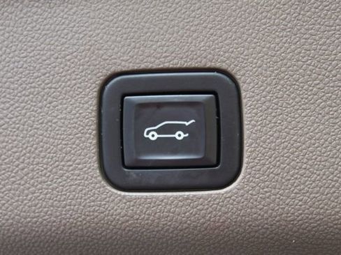 Used 2021 GMC Yukon Denali w/ Denali Ultimate Package image 25