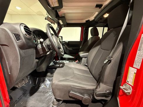 Used 2018 Jeep Wrangler Unlimited Sport w/ Connectivity Group AWD/4WD image 11
