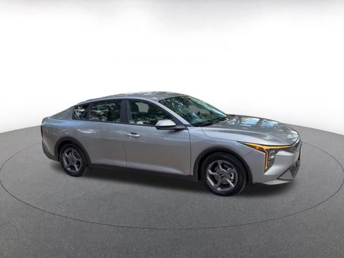 Used 2025 Kia K4 FWD image 2