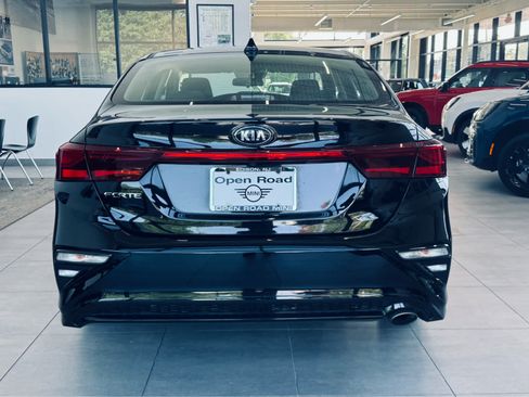 Used 2020 Kia Forte LXS FWD image 7
