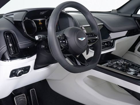 Used 2025 Aston Martin DBX 707 image 21