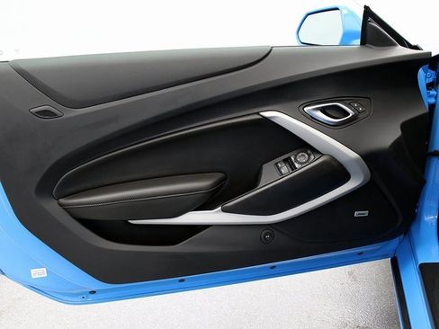 Used 2023 Chevrolet Camaro LT w/ Technology Package image 21