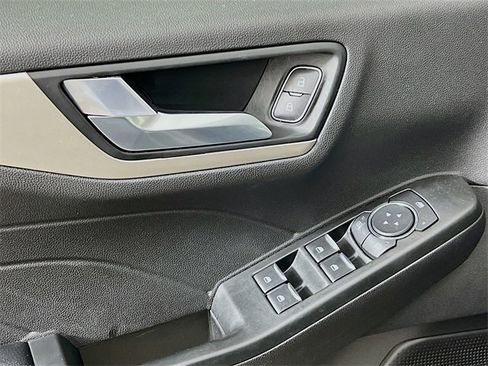 Used 2022 Ford Escape SEL image 9