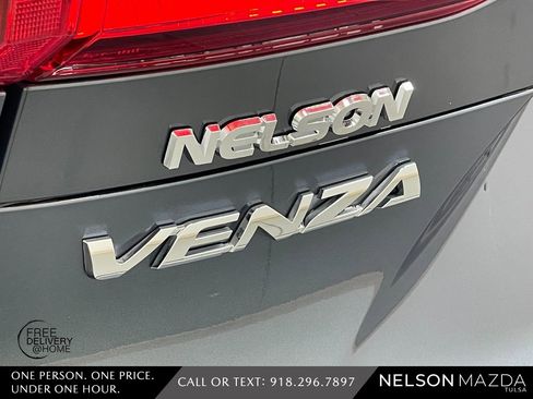 Used 2023 Toyota Venza XLE image 15