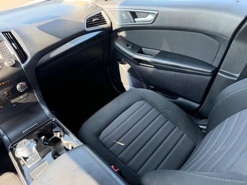 Used 2019 Ford Edge SE FWD image 17