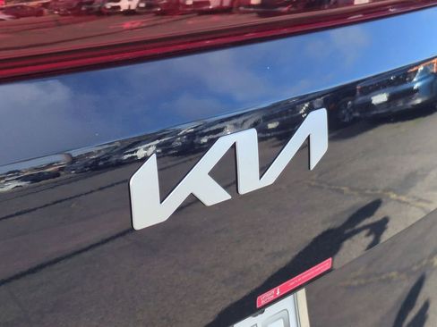 New 2026 Kia Carnival EX FWD image 30