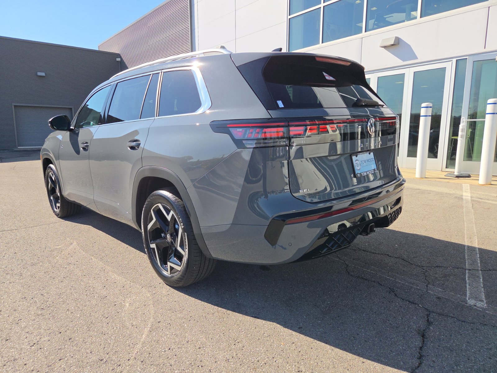 New 2027 Volkswagen Atlas SEL R-Line AWD/4WD image 12