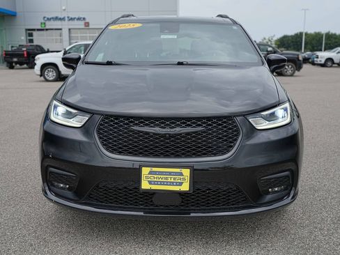 Used 2025 Chrysler Pacifica Limited FWD image 2