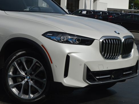 Certified 2025 BMW X5 xDrive40i AWD/4WD image 2