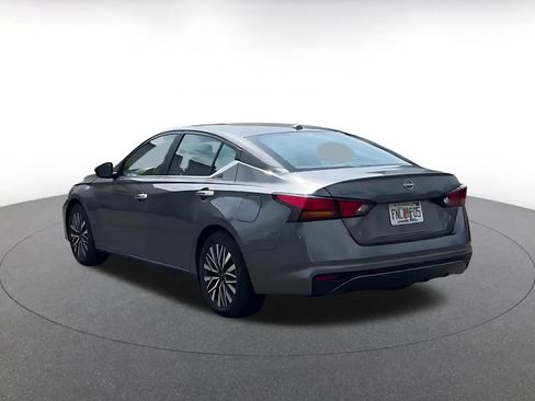 Used 2025 Nissan Altima 2.5 SV image 10