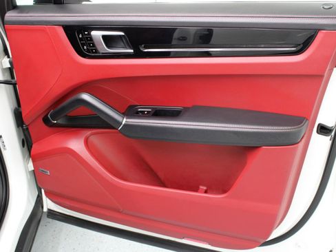 Used 2021 Porsche Cayenne image 49