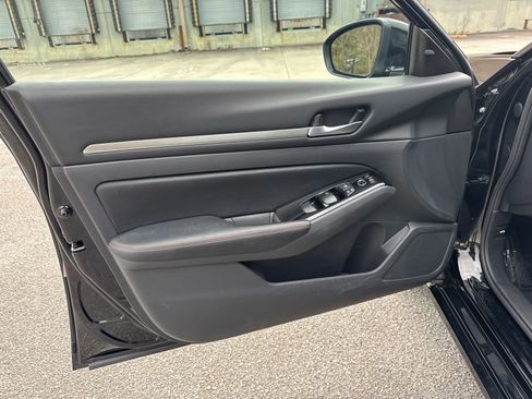 Used 2025 Nissan Altima 2.5 SR image 10