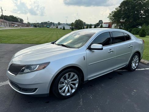 Used 2014 Lincoln MKS FWD image 3