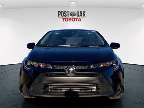 Used 2025 Toyota Corolla LE image 2
