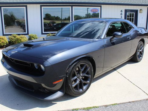 Used 2019 Dodge Challenger R/T w/ Driver Convenience Group RWD image 25
