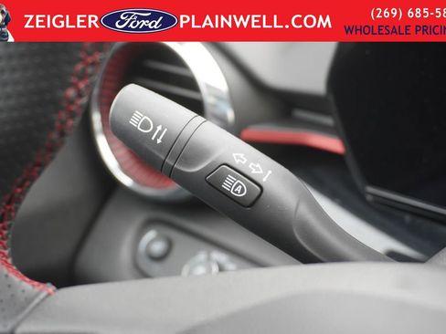 Used 2025 Chevrolet Trax RS w/ Sunroof Package image 27