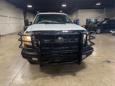 Used 2008 Chevrolet Silverado 3500 LTZ w/ EZ-Lift Tailgate Package image 2