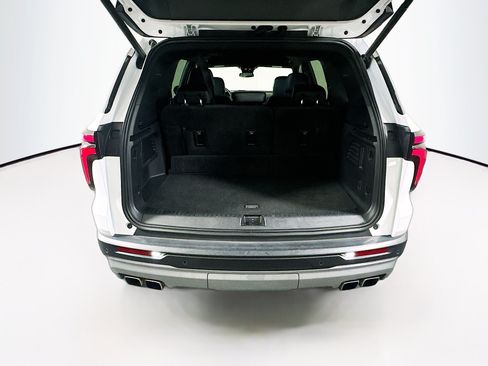 Used 2025 Chevrolet Traverse LT FWD image 31