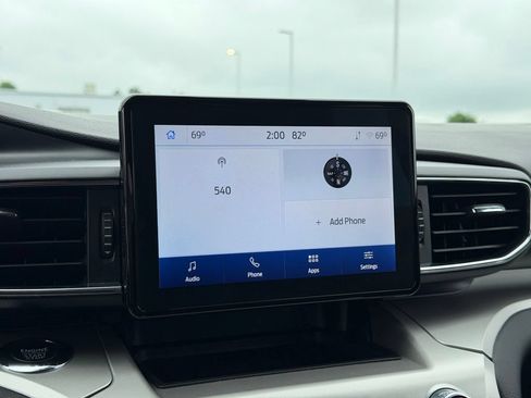 Used 2022 Ford Explorer XLT w/ Equipment Group 202A AWD/4WD image 32
