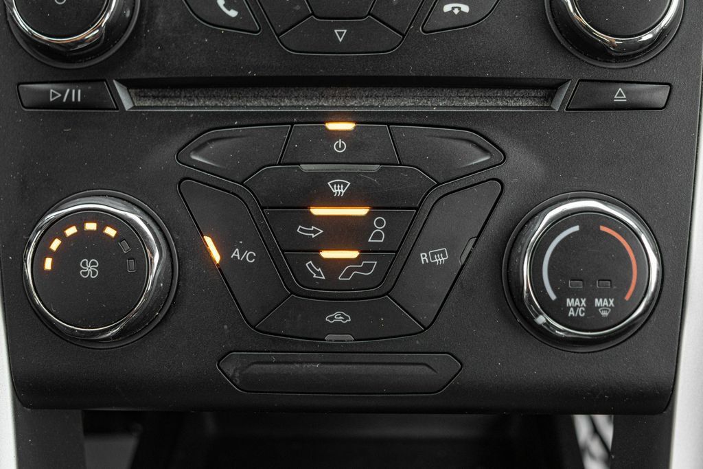 Used 2013 Ford Fusion SE FWD image 18