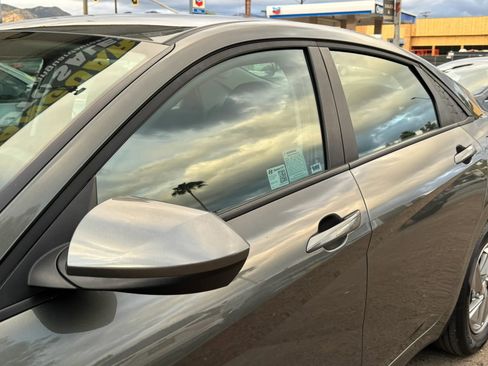 Used 2025 Hyundai Elantra SE FWD image 8