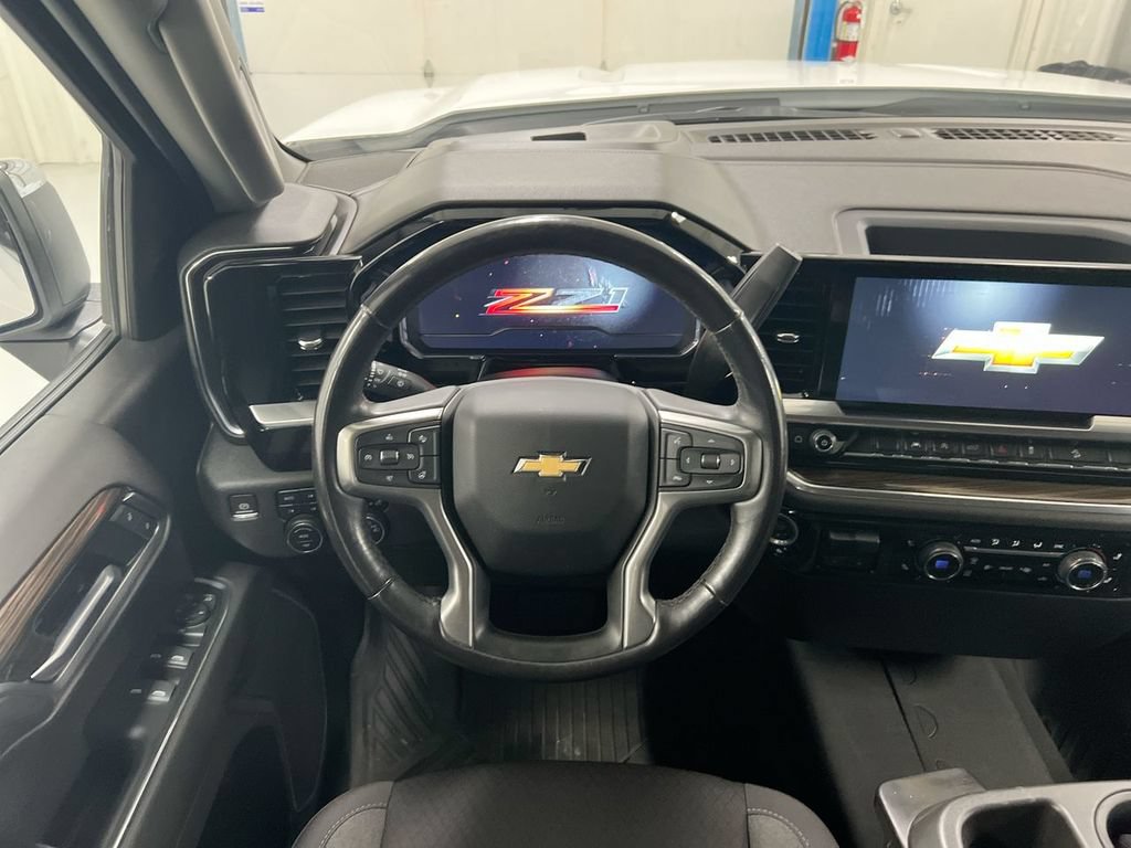 Used 2022 Chevrolet Silverado 1500 LT AWD/4WD image 11