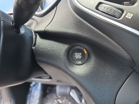 Used 2020 Jeep Cherokee Latitude Plus w/ Cold Weather Group image 18