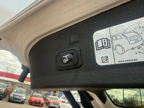 Used 2019 Ford Escape Titanium image 33