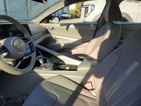 Used 2025 Hyundai Elantra SEL FWD image 18