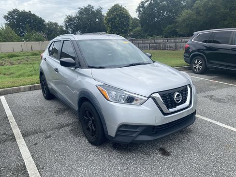 Used 2019 Nissan Kicks S FWD image 5
