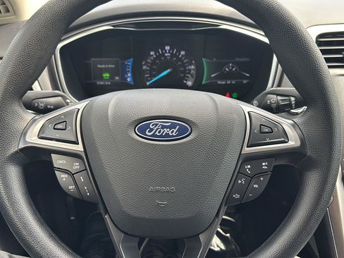 Used 2020 Ford Fusion SE FWD image 18