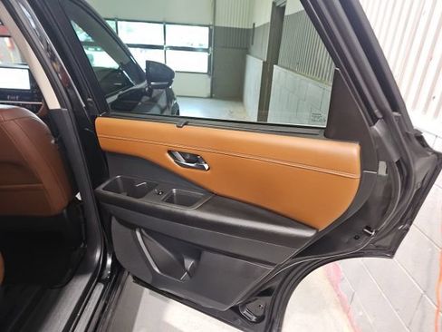 Used 2022 Nissan Pathfinder Platinum w/ Cargo Package AWD/4WD image 17