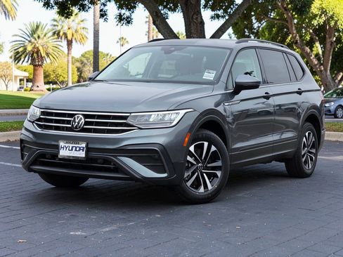 Used 2024 Volkswagen Tiguan S image 2