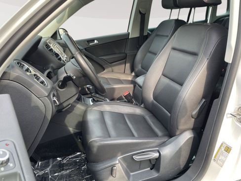 Used 2013 Volkswagen Tiguan SE FWD image 3