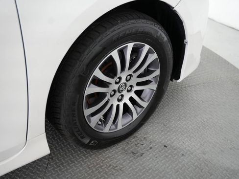 Used 2020 Toyota Sienna XLE w/ XLE Navigation Package FWD image 54