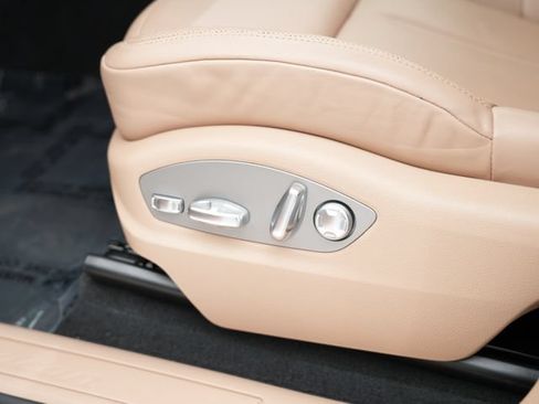 Certified 2026 Porsche Macan AWD/4WD image 11