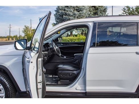 Used 2021 Jeep Grand Cherokee L Limited AWD/4WD image 27
