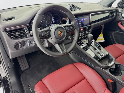 New 2026 Porsche Macan image 4