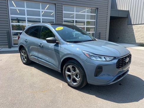 Used 2023 Ford Escape ST-Line w/ Tech Pack #1 AWD/4WD image 3