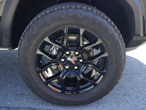 New 2026 GMC Canyon Denali w/ LPO, Denali Black Edition image 13