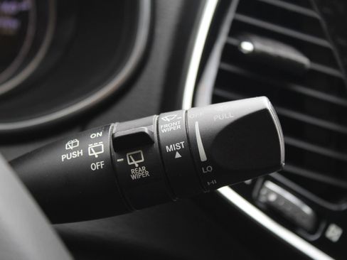 Used 2019 Jeep Cherokee Limited image 28