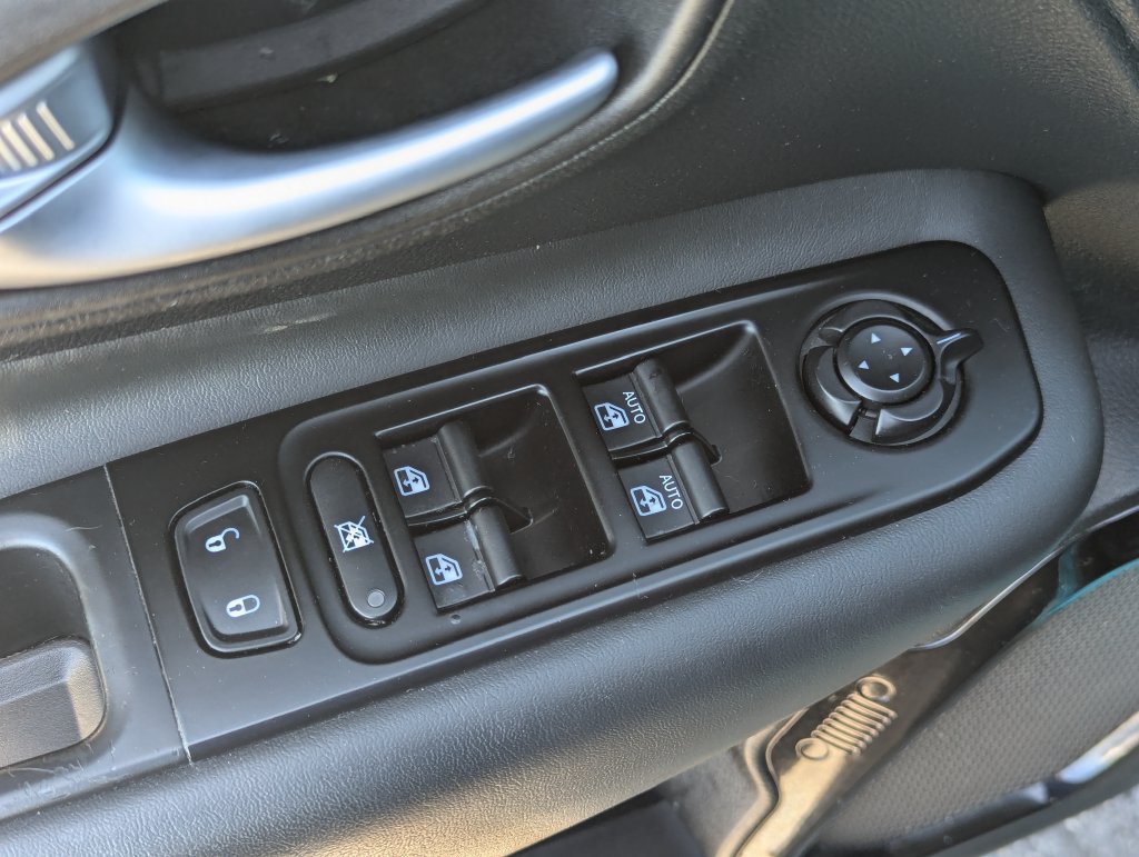 Used 2020 Jeep Renegade Altitude FWD image 31