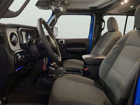 Used 2024 Jeep Wrangler Unlimited image 38