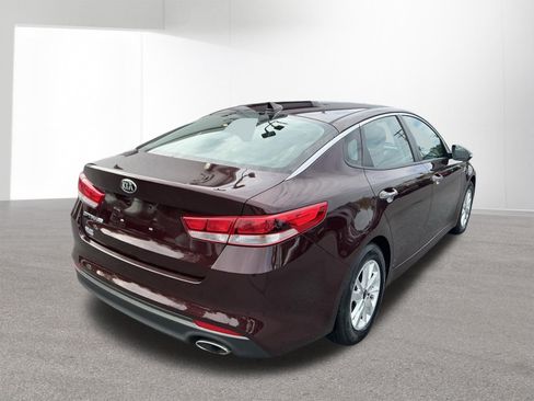 Used 2017 Kia Optima LX w/ Driver Convenience Package FWD image 3
