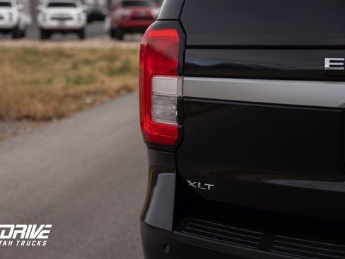 Used 2024 Ford Expedition Max XLT image 9