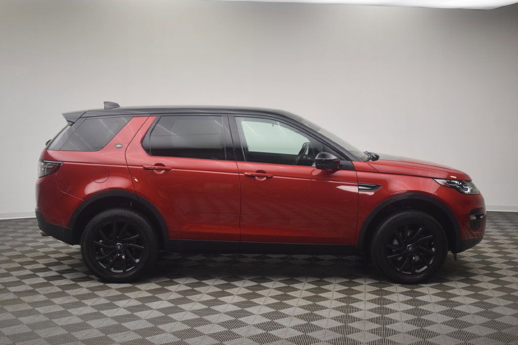 Used 2019 Land Rover Discovery Sport HSE AWD/4WD image 11