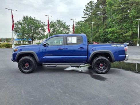 Used 2022 Toyota Tacoma TRD Off-Road AWD/4WD image 3