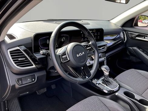 Used 2025 Kia Seltos S FWD image 18
