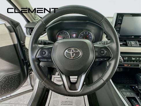 Used 2020 Toyota RAV4 XLE Premium FWD image 15